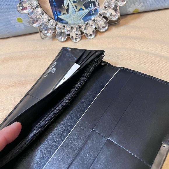 Givenchy Bifold Long Wallet  Black Unisex - Picture 5 of 11